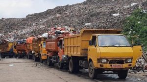 Petugas Masih Tangani Longsor Sampah di TPA Burangkeng