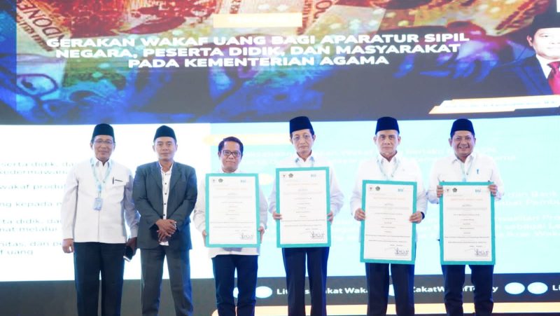 Rilis Gerakan Wakaf Uang, Menang Wakafkan Rp 100 Juta