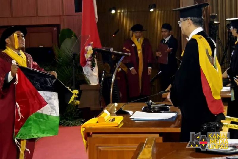 Wisudawan Unpad Bentangkan Bendera Palestina, Rektor : Tak Melanggar Aturan