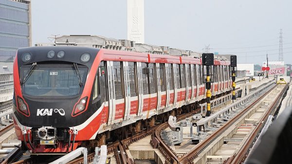 Daftar 15 Golongan Berhak Naik Transportasi Gratis di Jakarta