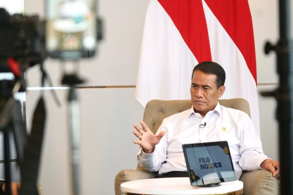 Mentan Amran Luncurkan Aduan Petani ” Lapor Pak Amran”