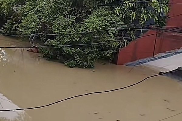 Banjir Kepung Bekasi : 4 Perumahan Terendam Hingga 3 Meter!