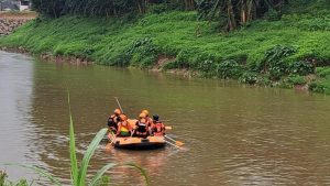 Tim SAR Temukan Jasad Bocah yang Tenggelam di Kali Bekasi