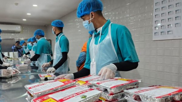 Sibuknya Dapur Haji, Bikin 25,8 Juta Boks Makanan!