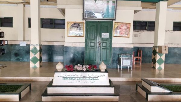 Makam KH Noer Ali Direnovasi, Pengunjung Dibatasi