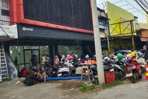 Warga Bekasi Ramai-Ramai Scan Retina, Dapat Rp 800 Ribu!